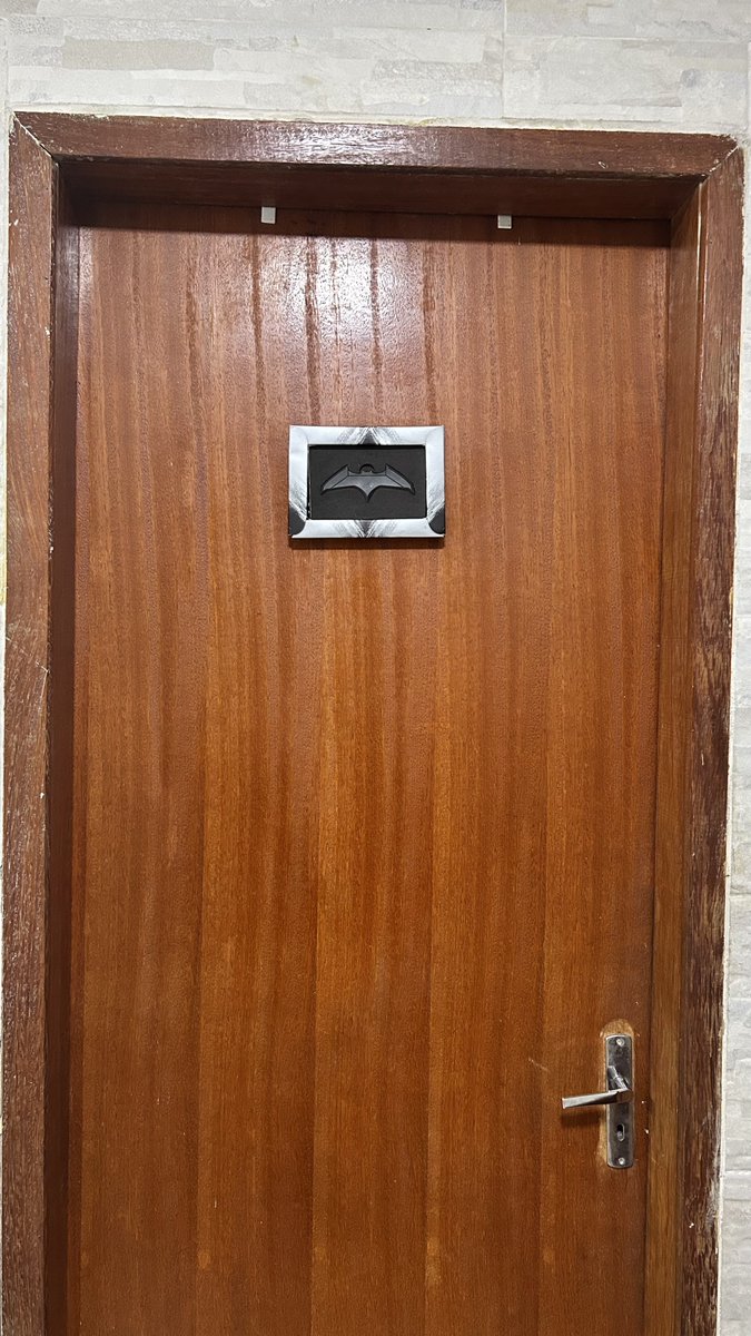 NathanNogs's tweet photo. toda vez que eu penso em trazer alguem aqui em casa, eu paro e penso que é isso que vao ver quando entrar no meu quarto https://t.co/c4wFWJxSyo