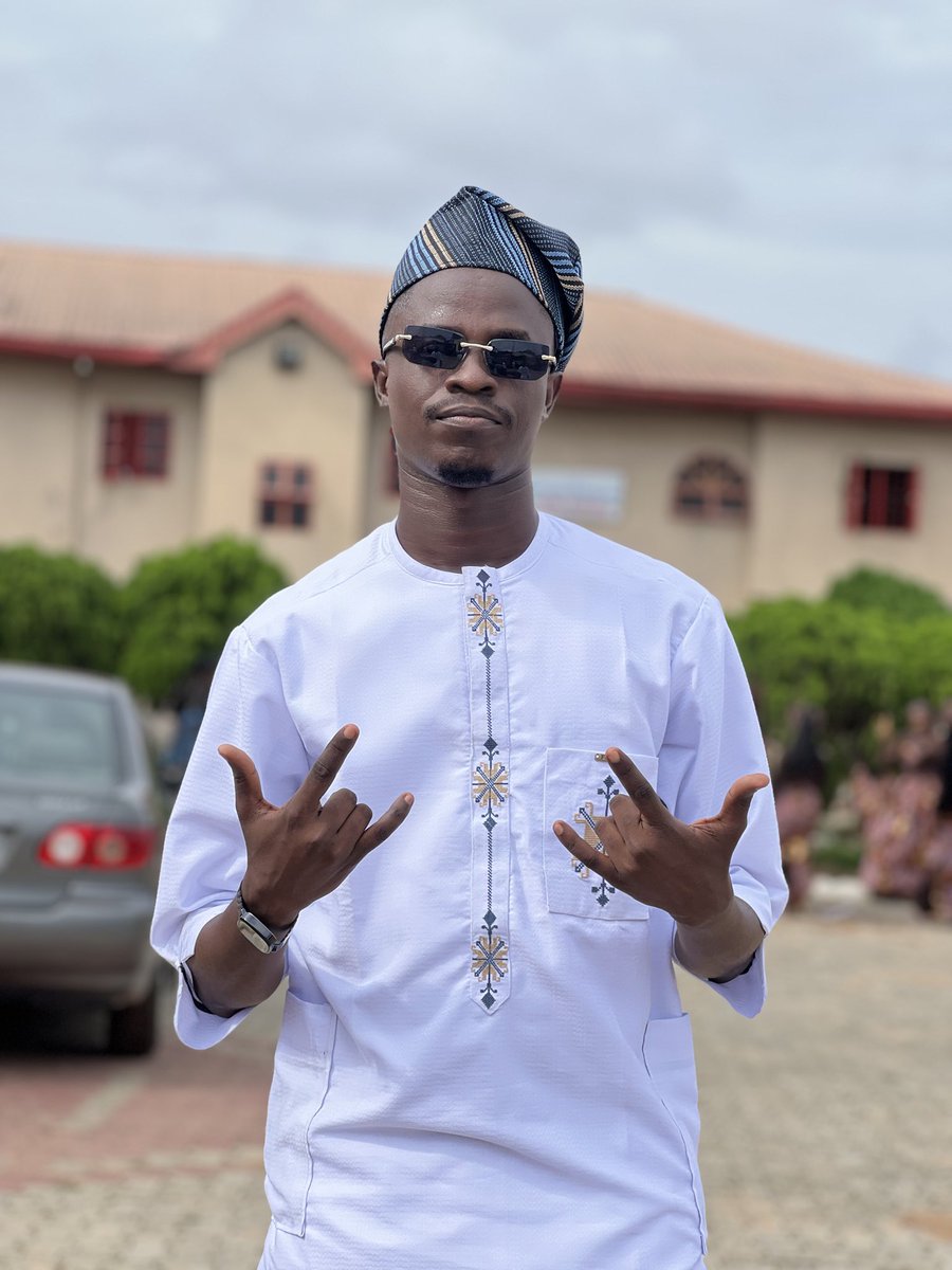 okunrinme8a's tweet photo. Owanbe. https://t.co/m7GA0BdmJ2