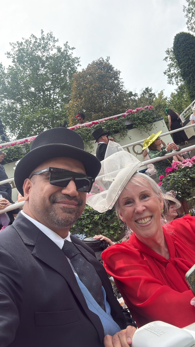 stylewithgrace's tweet photo. Great day at @Ascot #royalascot with @OmarMansoor
Omar looking #dapper in #tophat & #morningcoat
I wore @LeblonLondon red dress & #elenashvabmillinery Giselle hat
#racingfashion https://t.co/I5YOq0kNAC