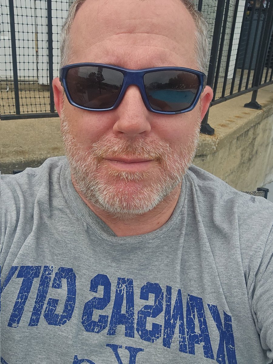 theflea75's tweet photo. Chilling by the pool https://t.co/W9jHYytDHa