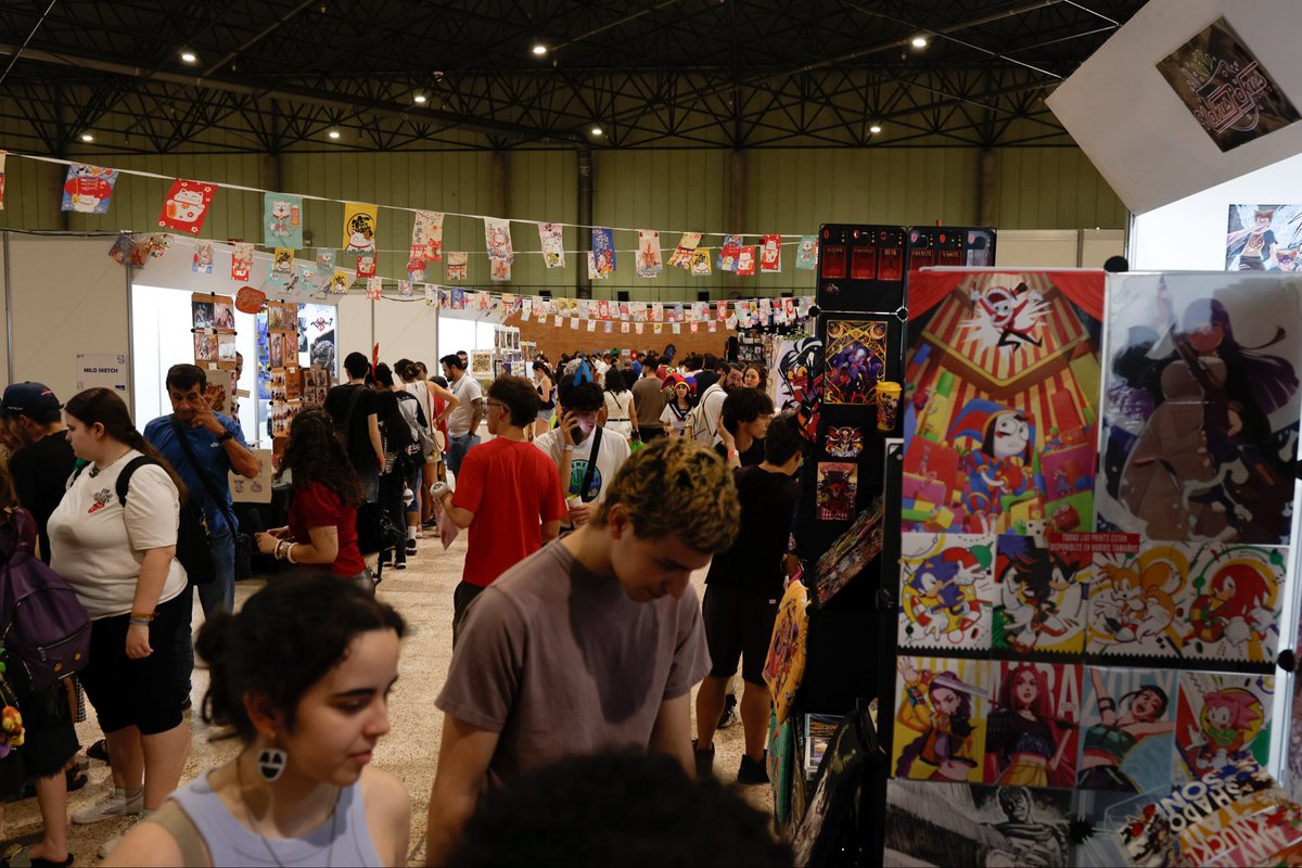 Mangafest's tweet photo. ¡Menudo día hemos pasado en #Mangafest Summer Edition! ☀️
Invitad@s increíbles, una guerra de globos de agua ÉPICA, stands de Arte y Artesanía maravillosos, talleres, conferencias…¡de todo!
Y mañana… ¡¡MÁS!! https://t.co/hg4PliKCAx