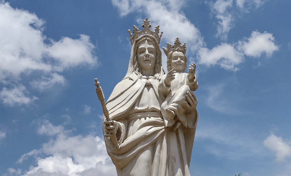 pedrorcn7's tweet photo. "Todos aqueles que se empenham em divulgar as glórias da Virgem Santíssima, têm o Céu assegurado".

— São Boaventura
#NossaSenhora #Maria #Céu https://t.co/CvdmmfC6Fo