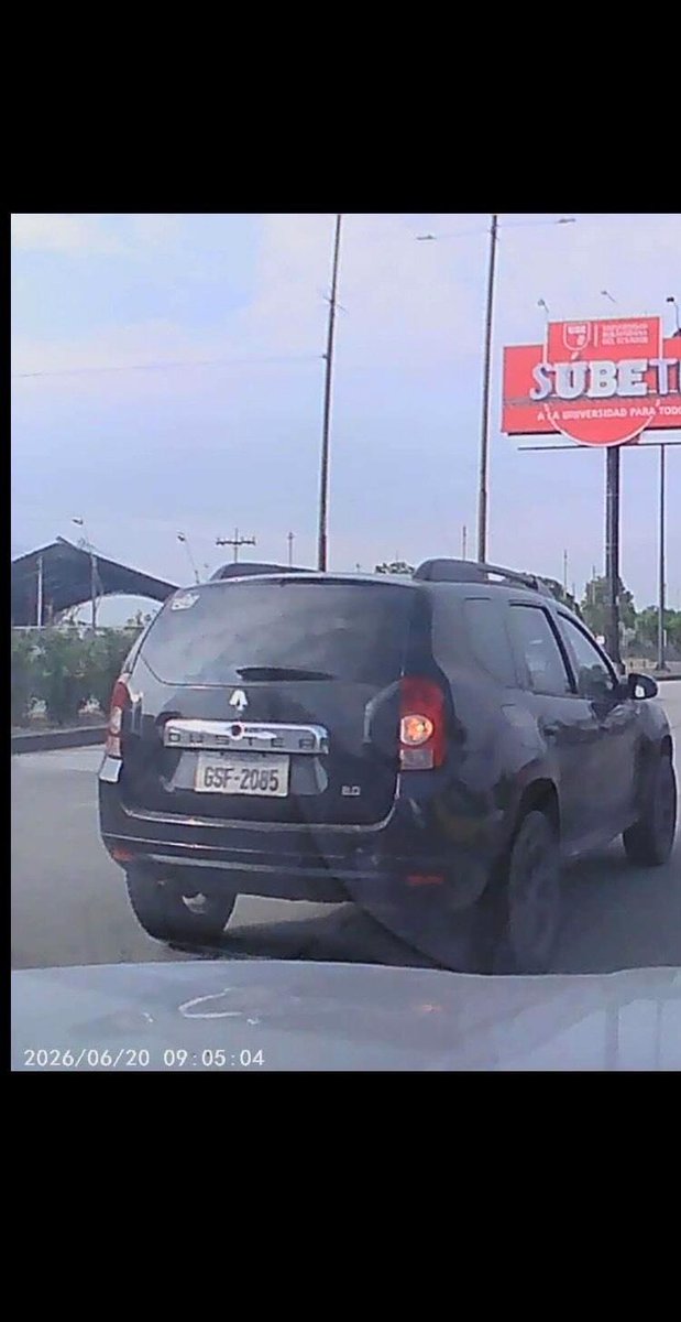 EmergenciasEc's tweet photo. #DenunciaCiudadana
Conductor hace un cruce de carril peligroso en la autopista Narcisa de Jesús https://t.co/hyjxnvCNH8