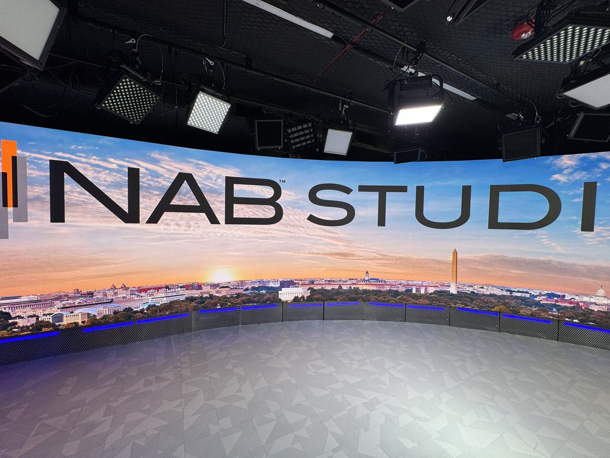 Nostalgik's tweet photo. Busy week! Great tour of the NAB studios and excited to welcome Bernita Walker to the BASH Board as our DC Regional Director. Also enjoyed visiting Carderock with fellow #EinsteinFellows25 Shane Wines and Robert Mayne. Spot from @BostonDynamics stole the show!

#BASH #NAB #STEMEd https://t.co/9svxeZrcRa