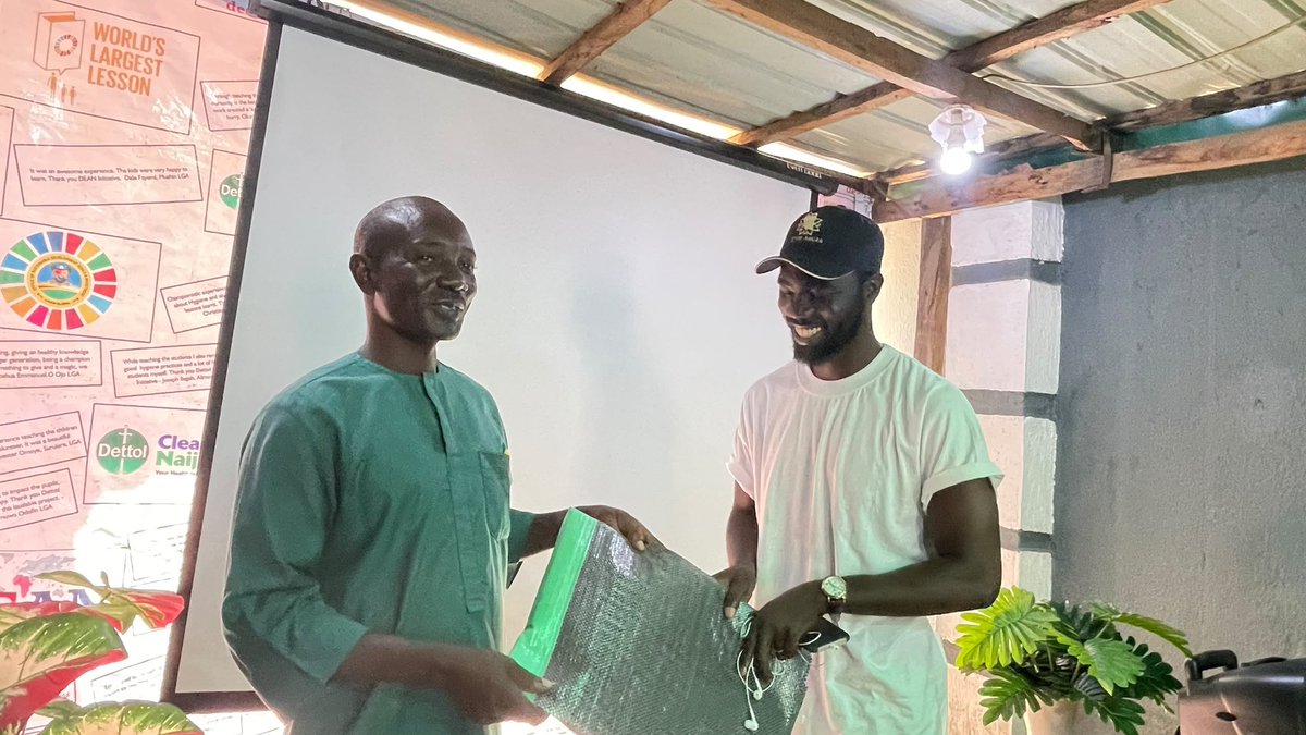 Jtaiye74's tweet photo. Fashion contributes ~10% of global GHG emissions, with most impact from production.

We engaged young tailors on sustainable fashion, waste reduction, and opportunities in the circular economy.

They also received waste bags to better manage fabric cut-offs and reduce pollution. https://t.co/PXkFRzZbvE