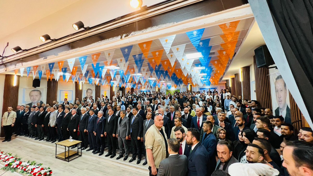 Akgencyova's tweet photo. 📍 Hakkâri | Haziran Ayı İl Danışma Meclisi Toplantımız

Ulaştırma ve Altyapı Bakanımız Sayın Abdulkadir Uraloğlu’nun teşrifleriyle; Van Milletvekilimiz Kayhan Türkmenoğlu, İl Koordinatörümüz Sayın Bahattin Yıldız İl Başkanımız Sayın. Av. Zeydin Kaya önceki dönem milletvekillerimiz, il başkanlarımız ilçe başkanlarımız, belediye başkanlarımız ve kıymetli teşkilat mensuplarımızın katılımlarıyla Haziran Ayı İl Danışma Meclisi Toplantımızı büyük bir coşku, birlik ve beraberlik içerisinde gerçekleştirdik.

Türkiye Yüzyılı hedeflerimiz doğrultusunda teşkilat ruhumuzu daha da güçlendiren bu anlamlı toplantının hayırlara vesile olmasını temenni ediyor; davamıza gönül veren tüm yol ve dava arkadaşlarımıza teşekkür ediyoruz.
@RTErdogan 
@a_uraloglu 
@K_Turkmenoglu_V 
@byildiz63 
@KayaZeydin 
@yrizgarozdemir 
@BurhanYASAR30 
@srvtkrstakkurt