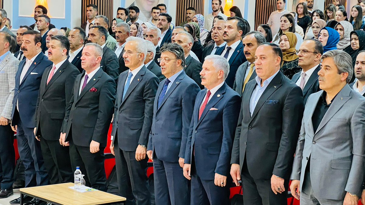 Akgencyova's tweet photo. 📍 Hakkâri | Haziran Ayı İl Danışma Meclisi Toplantımız

Ulaştırma ve Altyapı Bakanımız Sayın Abdulkadir Uraloğlu’nun teşrifleriyle; Van Milletvekilimiz Kayhan Türkmenoğlu, İl Koordinatörümüz Sayın Bahattin Yıldız İl Başkanımız Sayın. Av. Zeydin Kaya önceki dönem milletvekillerimiz, il başkanlarımız ilçe başkanlarımız, belediye başkanlarımız ve kıymetli teşkilat mensuplarımızın katılımlarıyla Haziran Ayı İl Danışma Meclisi Toplantımızı büyük bir coşku, birlik ve beraberlik içerisinde gerçekleştirdik.

Türkiye Yüzyılı hedeflerimiz doğrultusunda teşkilat ruhumuzu daha da güçlendiren bu anlamlı toplantının hayırlara vesile olmasını temenni ediyor; davamıza gönül veren tüm yol ve dava arkadaşlarımıza teşekkür ediyoruz.
@RTErdogan 
@a_uraloglu 
@K_Turkmenoglu_V 
@byildiz63 
@KayaZeydin 
@yrizgarozdemir 
@BurhanYASAR30 
@srvtkrstakkurt
