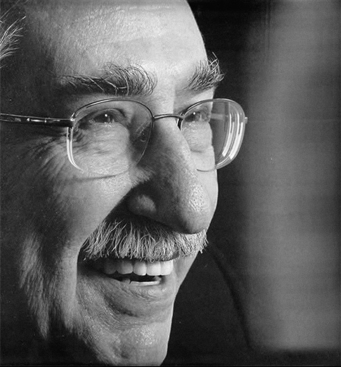 MehmetNuriErsoy's tweet photo. Türk Halk Müziğimizin kıymetli isimlerinden Yücel Paşmakçı’nın vefatını derin bir teessürle öğrendim.

Sanat hayatı boyunca bağlama icracılığı, eğitmen kimliği, yöneticiliği ve derleme çalışmalarıyla geleneksel müziğimizin yaşatılmasına büyük emek veren Yücel Paşmakçı, kültür ve sanat dünyamızda silinmeyecek izler bırakmıştır.

Kendisine Allah’tan rahmet; ailesine, yakınlarına, öğrencilerine ve sanat camiamıza başsağlığı diliyorum.

Mekanı cennet olsun.
