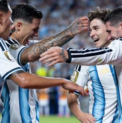 Sofya_Griezmann's tweet photo. @gastonedul 🇦🇷🔥🔥 https://t.co/hLRaFjLTNE