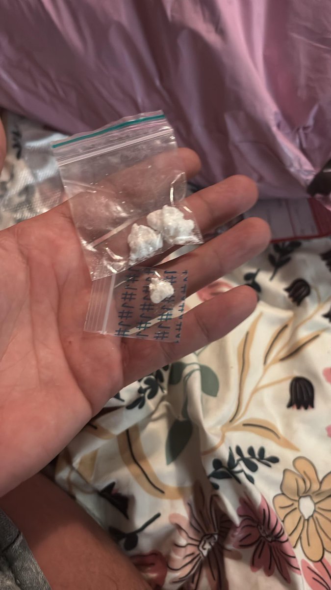 jeyanthivc1's tweet photo. Pure #coke perfect start for the weekend. Who’s up? #drugtwt #coketwt #slut #geeker #ghsp #shedtwt https://t.co/iiqKLh26NI