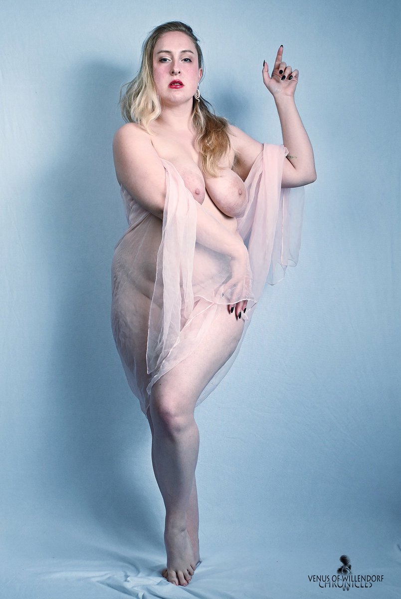 vowchronicles's tweet photo. Photographer Venus of Willendorf 
Model Roan 
Location it’s a secret 
V.W.C
Venus of Willendorf Chronicles
#vowc #heatherx  #bodypositive 
If you want to be a page in the Chronicles , contact me and let’s cause this book to grow. https://t.co/uQsxt91q7N