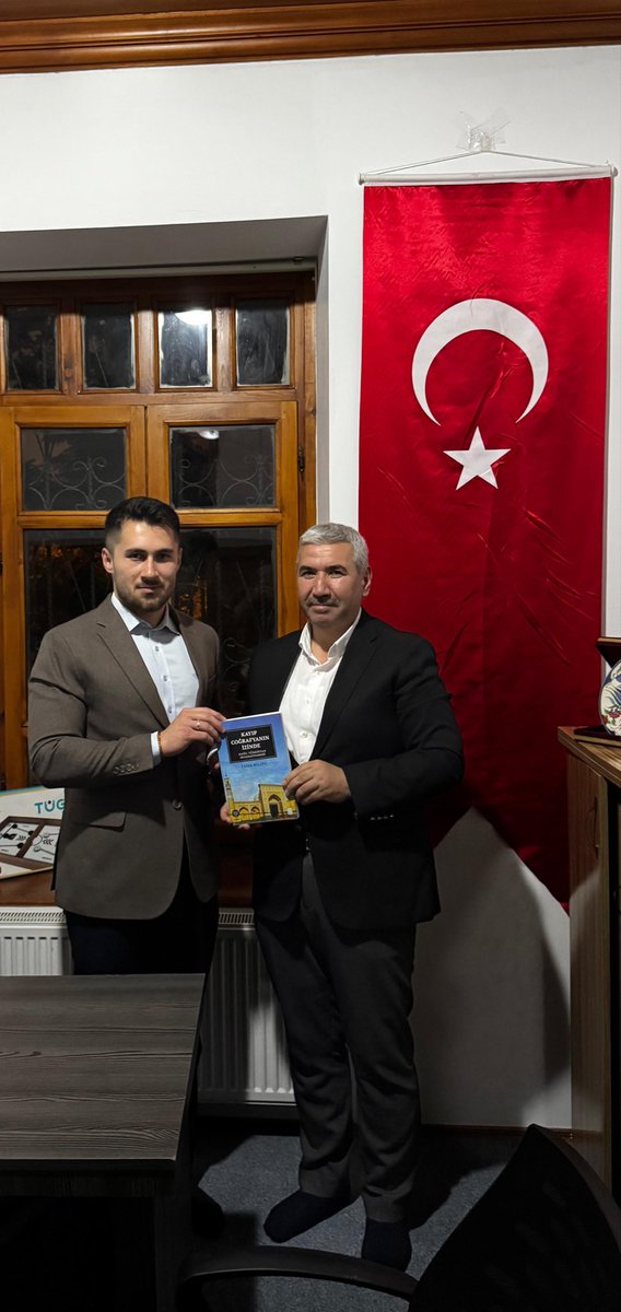 avfatihunal's tweet photo. Bu akşam TÜGVA Keçiören Temsilciliğimizi ziyaret ettim.

Yerel Yöneticiliği ve Sivil Toplum Çalışmalarını konuştuğumuz keyifli bir akşam oldu.

Baran Başkanımıza ve değerli ekibine yeni dönemde de üstün başarılar diliyorum. https://t.co/kUTZOpNpla
