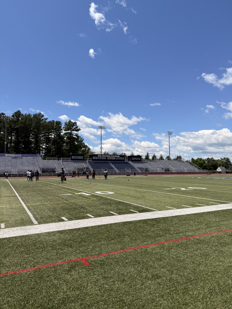 B5Xavier's tweet photo. Had lots of fun at Stonehill Football Camp today! @StonehillFB @FeehanAthletics https://t.co/isb7HXOeBN