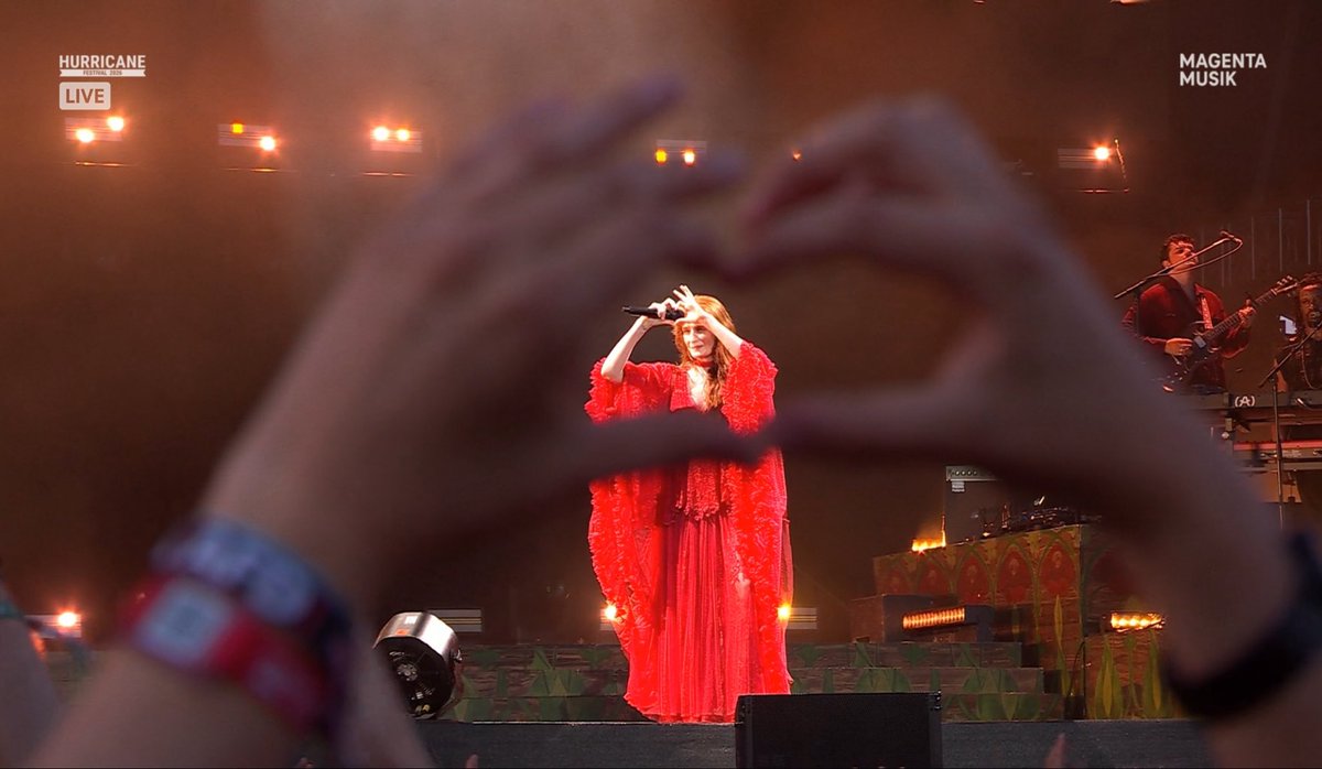 perfumeandmilk's tweet photo. FLORENCE 🫶🏻 WELCH 🫶🏻 https://t.co/mDxTaiQeun