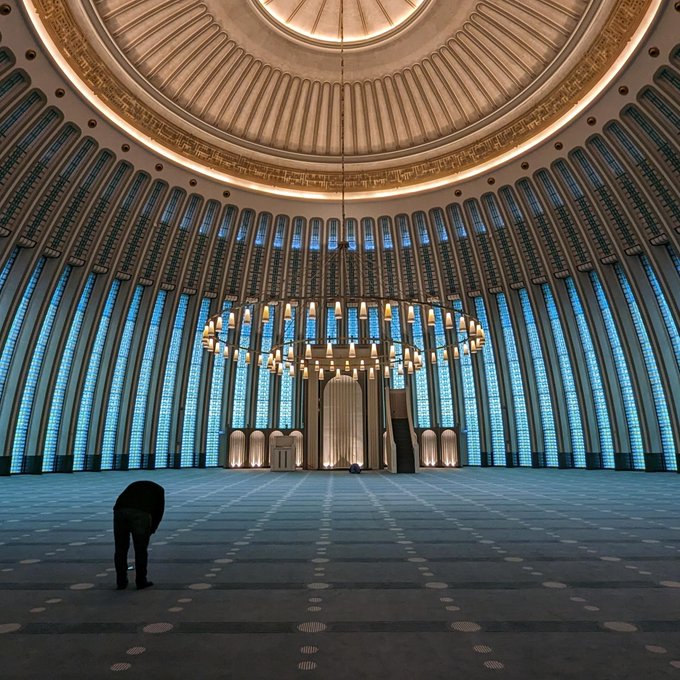 Ayet1Hadis's tweet photo. "Allah iman edenlerin dostudur; Onları karanlıklardan aydınlığa çıkarır."

🔹Bakara, 257 https://t.co/RbJBrSRTSZ