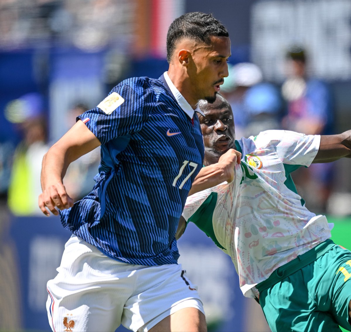 _BeFootball's tweet photo. 🚨🚨 WILLIAM SALIBA 🇫🇷 : « JE NE SUIS PAS À 100% MAIS IL FAUT SERRER LES DENTS ET NE PAS TROUVER D’EXCUSES » 🤯

Ça veut dire qu’il nous a sorti une masterclass face au Sénégal 🇸🇳 sans être au top ???

(CP) https://t.co/uLgS4CR32l