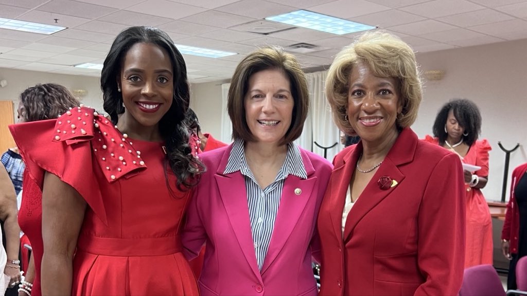 SenCortezMasto's tweet photo. I just had a wonderful conversation with the members of Las Vegas’ Delta Sigma Theta on the dangers of Trump’s “SAVE America” Act – and how I’m fighting in the Senate to protect our voting rights.
 
Thank you all for having me and for everything you do in our community. Historically Black sororities are pillars of excellence and service, and I was honored to join all of you today.