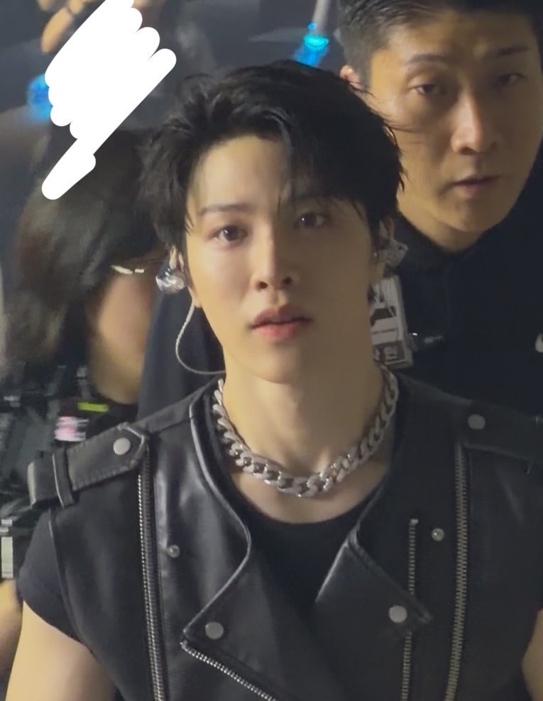 hwansluvr's tweet photo. junghwan keeps on getting prettier the more you look at him HEOL my face card kinggie https://t.co/yXmh3bP7Qi