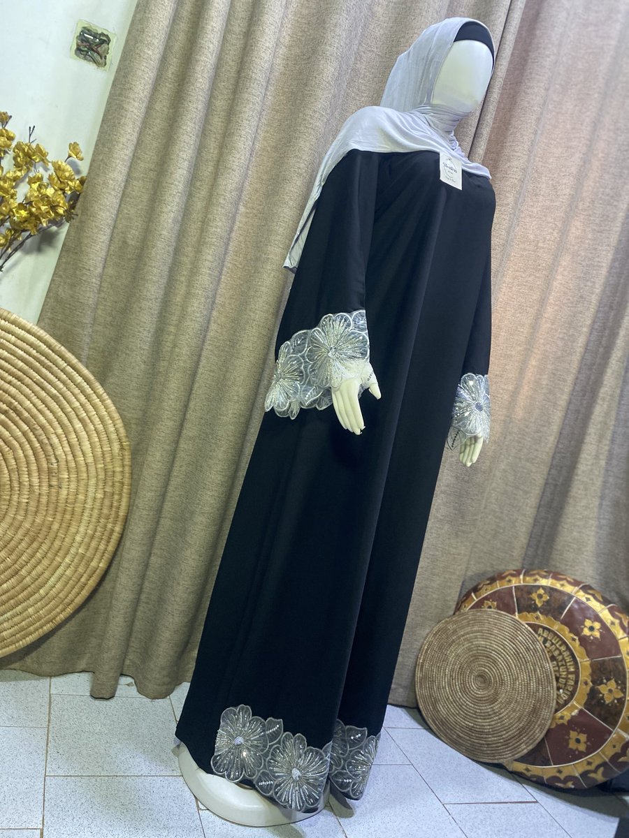 Fahrida____'s tweet photo. 🌸🌸🌸

Stylish and beautiful yh? 

Your bae would really love 1 or all of these 

08064650060

#rtw #readytowear #modestwear https://t.co/rTAj2Z3VYu