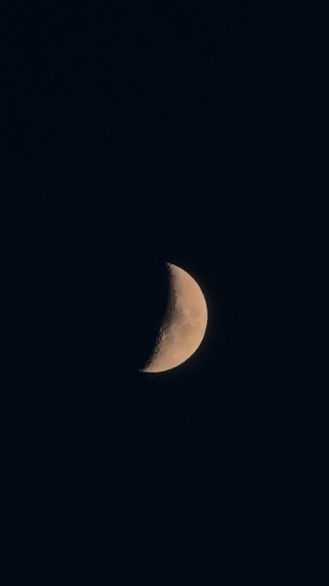 mitrebcn's tweet photo. Bona nit! ✨🌛✨

🤍
#Lluna #Moon #Barcelona https://t.co/ePa2ltIDTf