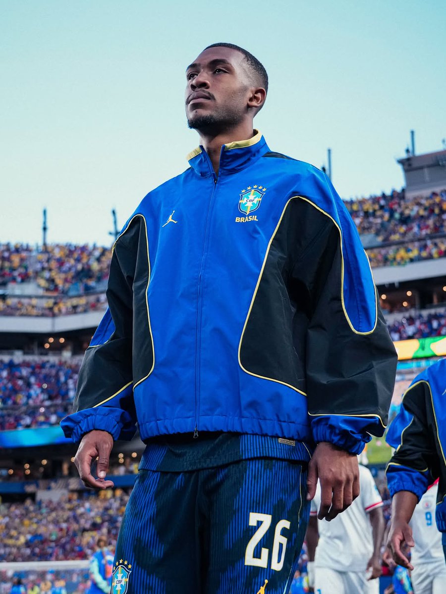_PointDePenalty's tweet photo. La veste du Brésil en collab avec Jordan... 🫠 https://t.co/sfNALMmPAh