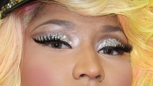 seasonmaraj's tweet photo. speaking of makeup. her glitter eyeshadow era was >>>> https://t.co/Yt7ilhZ02N