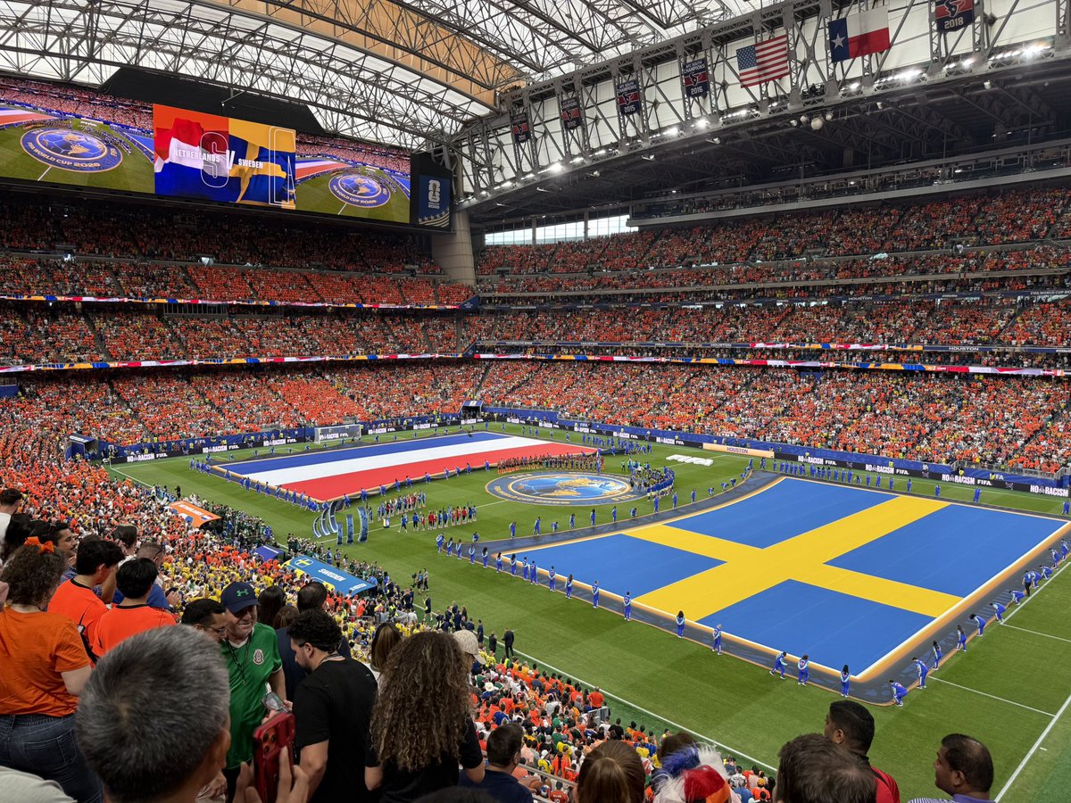 dterrones210's tweet photo. Great atmosphere for Netherlands vs Sweden! #FIFAWorldCup https://t.co/5INm1q53nt