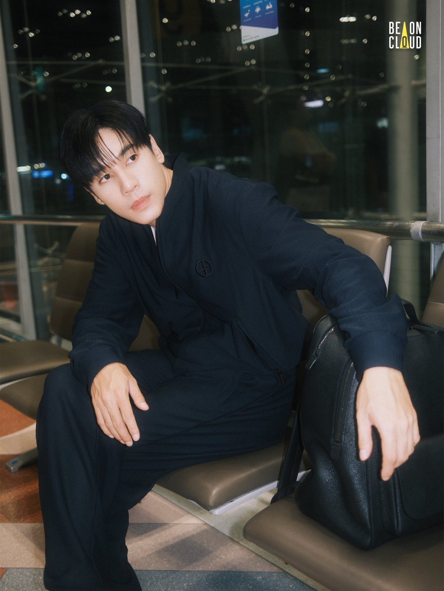 chine_kim119's tweet photo. ชอบมากค่ะเสิร์ฟต่อเนื่องแบบนี้ 

JES IN MILAN SS 2027
#GiorgioArmanixJES https://t.co/KfDlyfG7hX