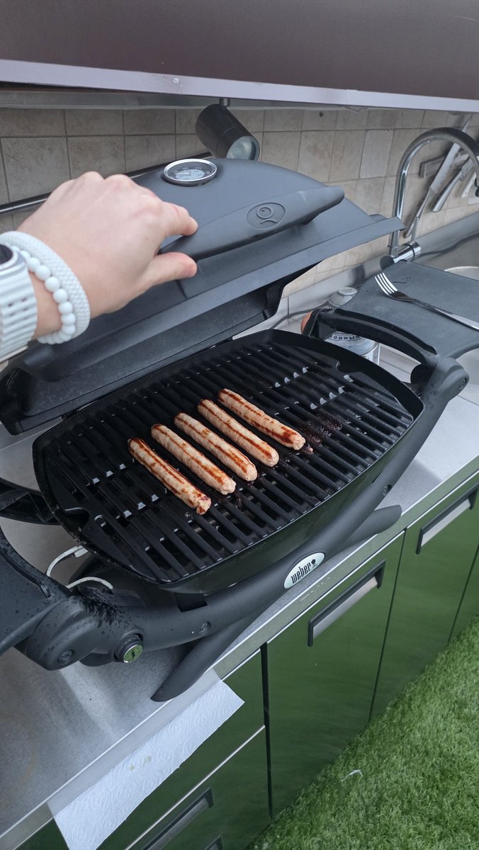 c0ded's tweet photo. Отличный, прекрасный итог так себе денёчка: BBQ на балконе. Я обожаю Санкт-Петербург всем сердцем. 
Всем всех благ! https://t.co/s10AJLoMAL