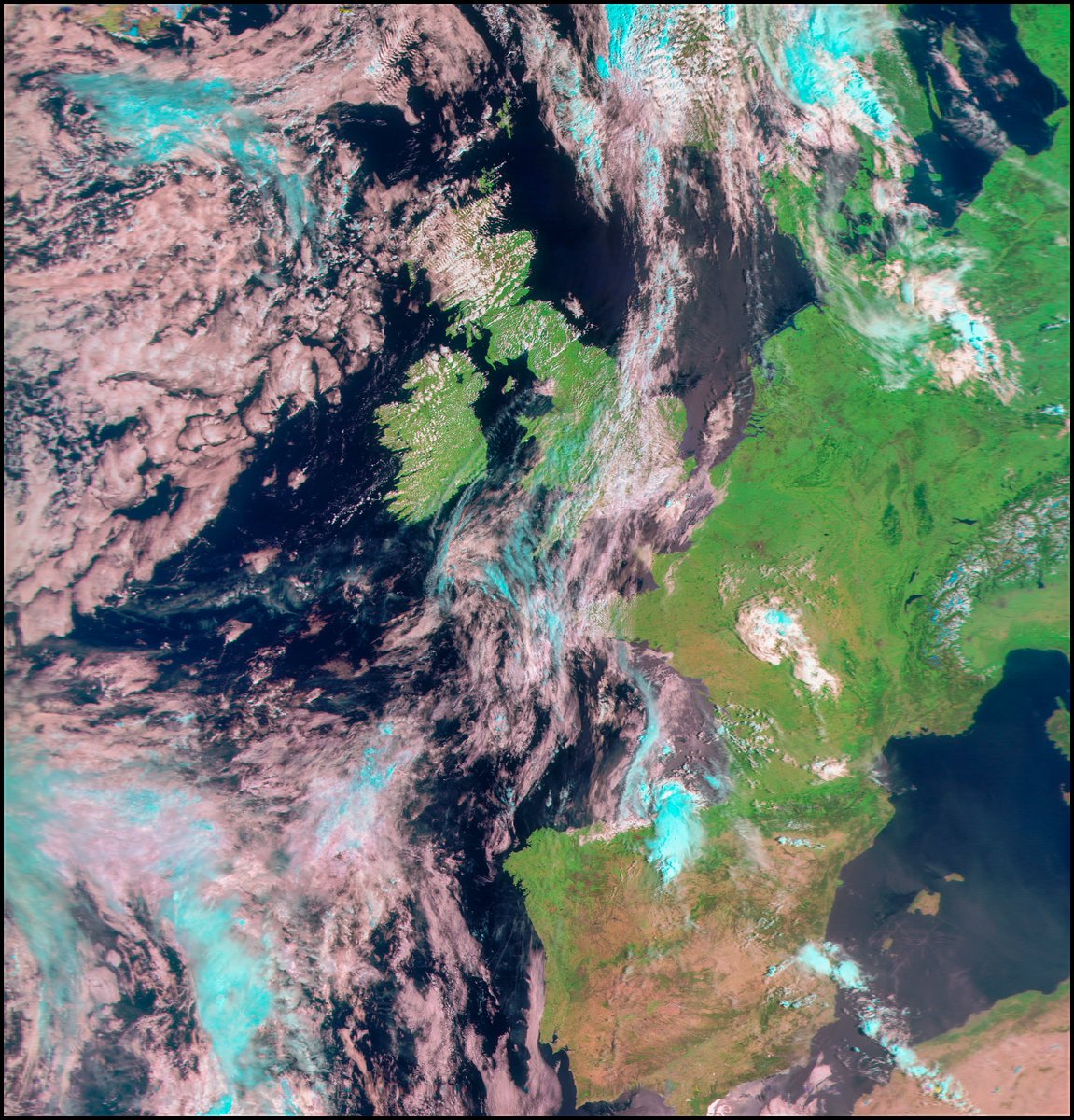 r_mcoy's tweet photo. #MeteorM23 67º W #MeteorM24 33º E, 34ºW @Nooelec #qfh @SDRPlay #rsp1a @aang254 #satdump @AEMET_Cantabria Pases del día con 🌦️por la mañana. Recorte sobre el #MardelNorte y la #PeninsulaIbérica. Buenas noches! https://t.co/VrKeWZjI3s