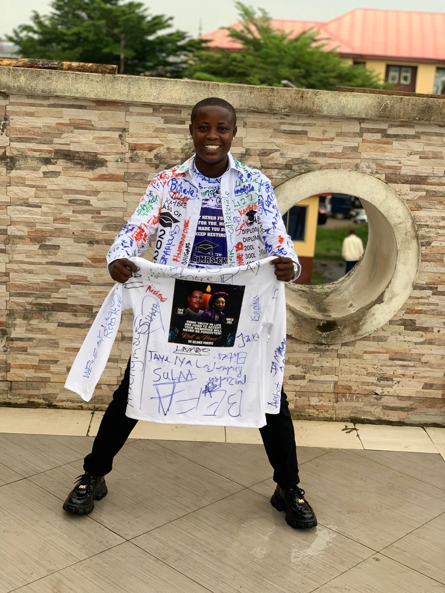 folashade_ekun's tweet photo. Alhamdulilahi For The Journey 🙏
5years in Lasu is really something 🥰😇
Gone but never forgotten, This one's for you, Mom and Dad.
I hope I've made you proud 💥💯
Rest in peace Mr & Mrs Ekun 🥺💔
Class of 26 🎓
#classof26 #grateful #Ekunstandard #Lasu https://t.co/tFFc9J2qsg