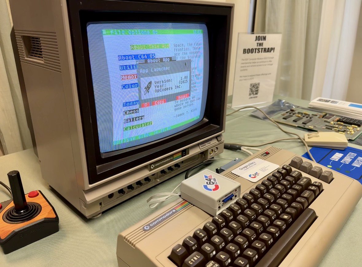 sdf_pubnix's tweet photo. First day of PaCommEx NW is underway!  #vintagecomputing #retrocomputing #seattle https://t.co/FY4Ujs8GFC