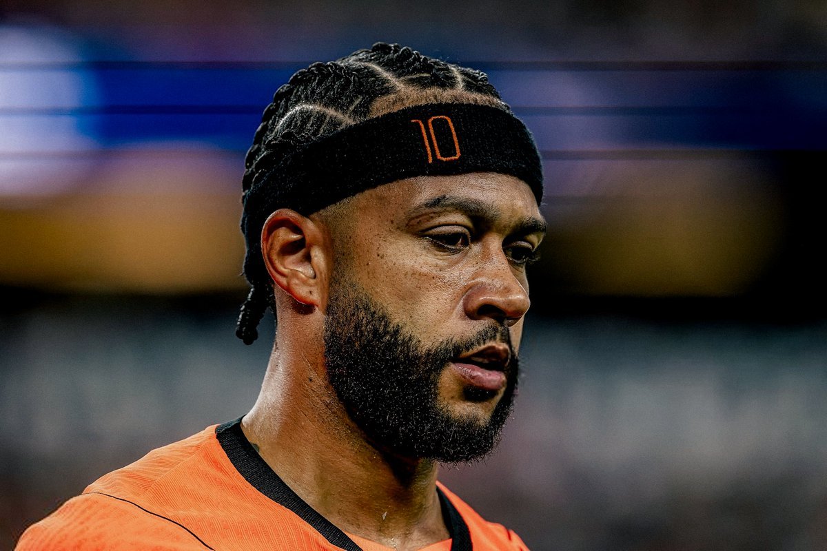 idloscules's tweet photo. Yang dipake Depay ini gunanya apasih kalo boleh tau? https://t.co/uSVkLSGksx