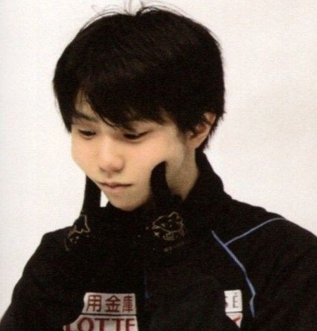 Ema_onlyyuzu's tweet photo. Kitty cheek 🐱👈

#YuzuruHanyu #羽生結弦 https://t.co/Mq0RrJdrzc