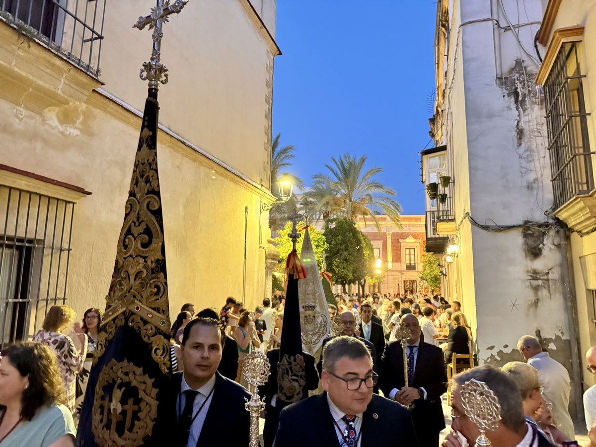 PastoraSDi's tweet photo. #PastoraSD26 | 22:15h

Agradecemos el acompañamiento de las Hermandades de la Parroquia @perdondejerez @HdadMayorDolor @ResucitadoJerez @SgdaLanzada, y las queridas @PastoraCapu de Sevilla, @HdaddelaPastora de Cantillana y la Pastora de Capuchinos de Jerez. https://t.co/cUcDMTfWFc