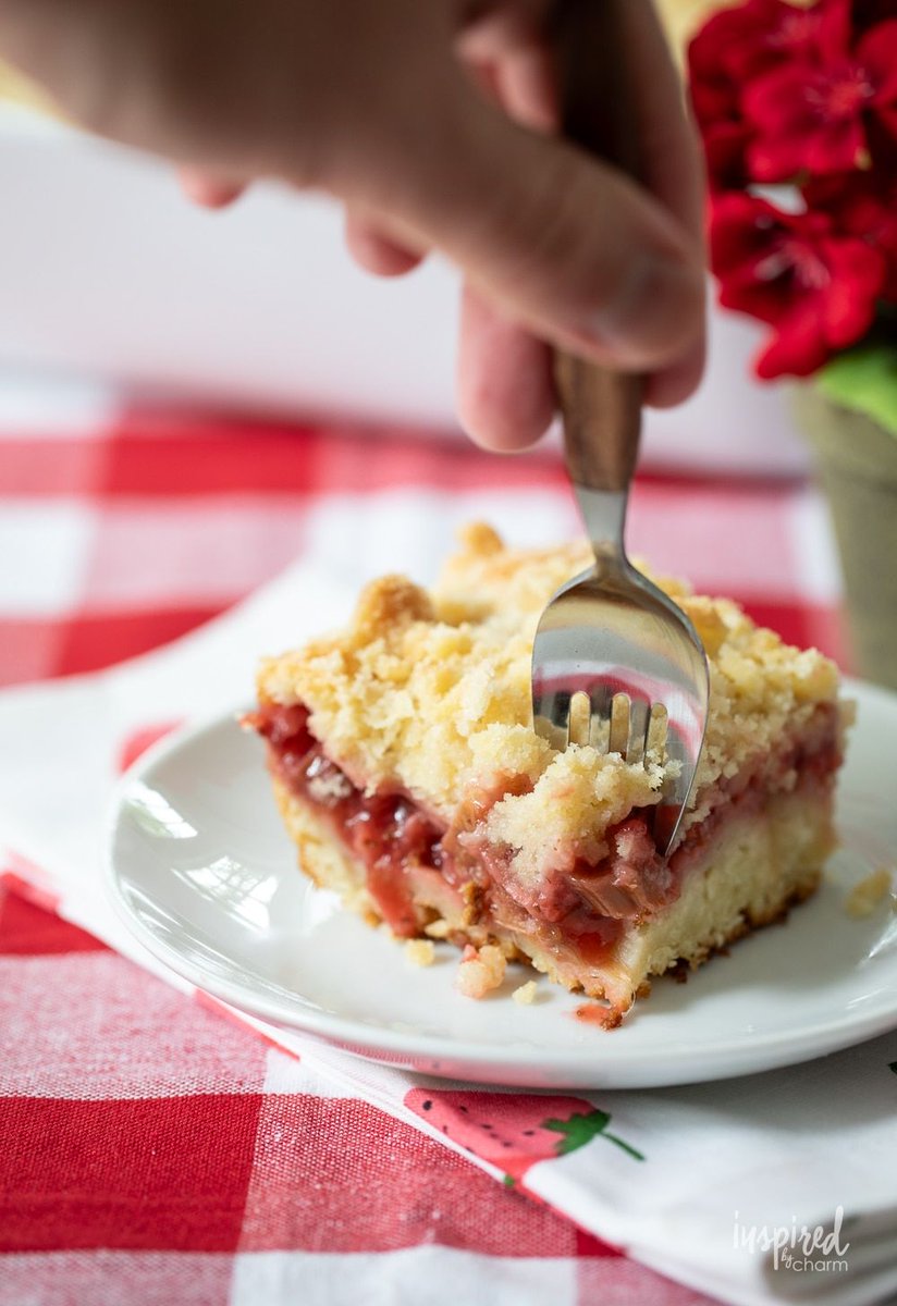 inspiredbycharm's tweet photo. Craving a captivating summer dessert? With delicate cake layers, a delectable strawberry rhubarb filling, and a divine crumble topping, this strawberry rhubarb coffee cake is the ultimate blend of fruity bliss and irresistible texture.

RECIPE: https://t.co/FCMQ4hZ8pw https://t.co/65A5LaRFds