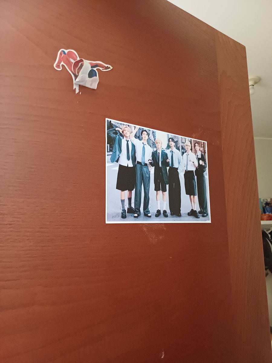 eclipsjaee's tweet photo. LA PUERTA DEL CUARTO DE MI HERMANO NO PUEDO MAS EL ES EL ONEDOOR NÚMERO UNO https://t.co/DFlyfFAZut