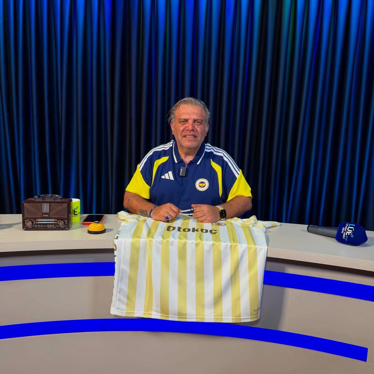 leventumiterol's tweet photo. BU GECE … RT yaparak   ve bizi takiplerinizle bu sayfa 100 K @lue_tv 44K olunca bir TAKİPÇİMİZE YENİ SEZON FENERBAHÇE FORMASI HEDİYEMİZ … 
Fakat LÜE TV YOUTUBE ‘da abone olmanız gerekiyor … Altına ekran görseli at ve KAZAN … 🫵💛💙 https://t.co/RjOnRpKOzo