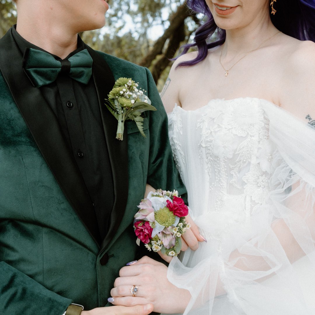 KNlFEFIGHTS's tweet photo. hey twt, here's some life updates! i got married https://t.co/nTTReC9ixi