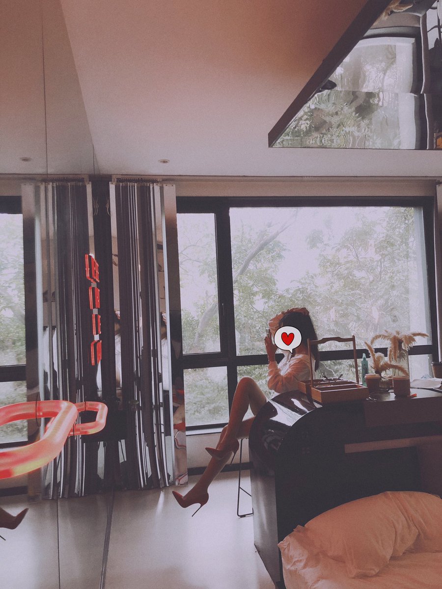 floorcherryG's tweet photo. 自己在房间想着穿什么衣服，在心里默默回忆等下要怎么服务他，哪个环节容易忘，觉得自己比妓女还下贱。又羞愤、又兴奋。 https://t.co/W0l6B5q98w