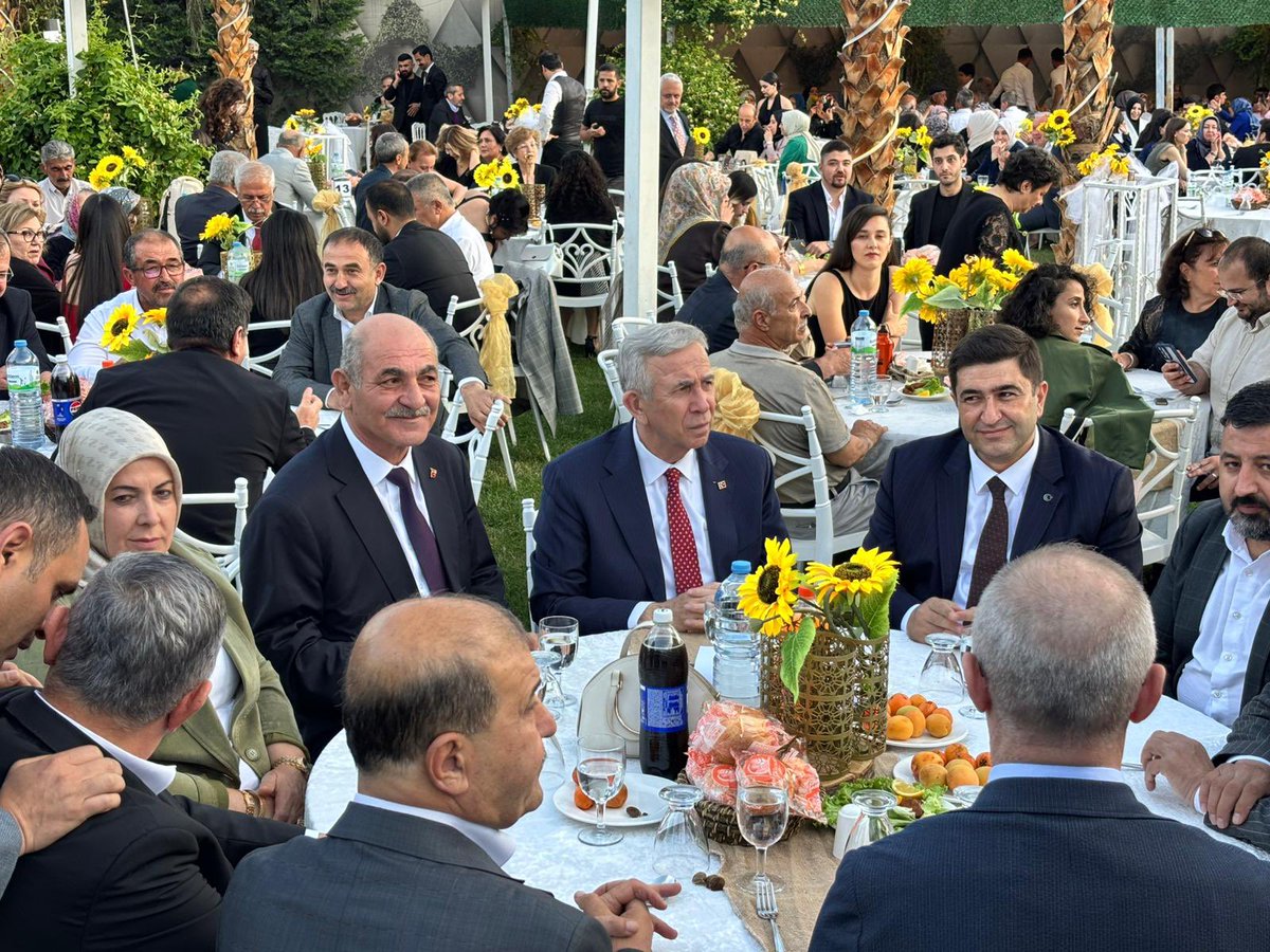 skarakoc06's tweet photo. Ankara Büyükşehir Belediye Başkanımız Sayın @mansuryavas06 ve Güdül Belediye Başkanımız Sayın @dgnymehmet ile birlikte, CHP Kalecik İlçe Başkanımız Sayın Selim Tüysüz’ün kıymetli kızı Elif ve Taha kardeşlerimizin düğün merasimine katılarak bu özel günlerinde yanlarında olduk.

Genç çiftimize bir ömür boyu mutluluklar diliyor, bu güzel birlikteliğin daim olmasını temenni ediyorum.❤️