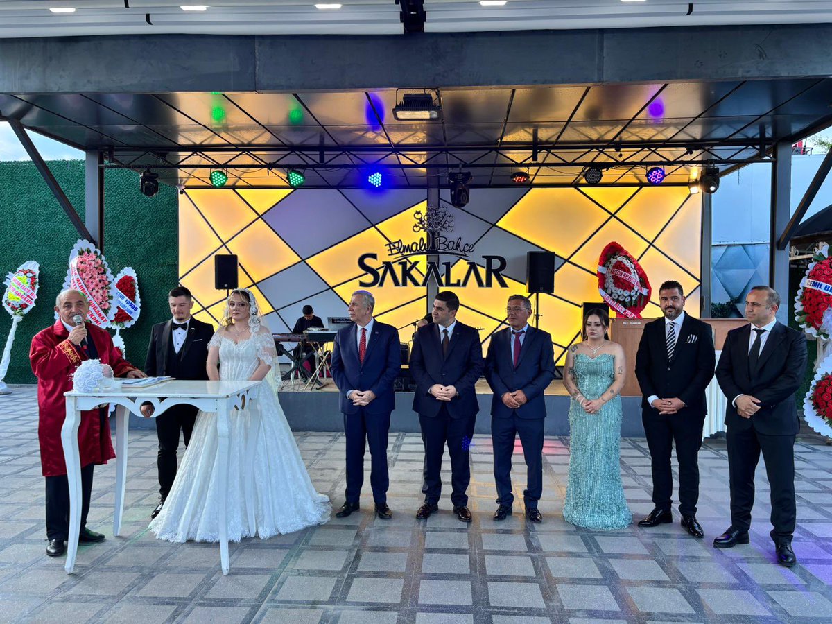 skarakoc06's tweet photo. Ankara Büyükşehir Belediye Başkanımız Sayın @mansuryavas06 ve Güdül Belediye Başkanımız Sayın @dgnymehmet ile birlikte, CHP Kalecik İlçe Başkanımız Sayın Selim Tüysüz’ün kıymetli kızı Elif ve Taha kardeşlerimizin düğün merasimine katılarak bu özel günlerinde yanlarında olduk.

Genç çiftimize bir ömür boyu mutluluklar diliyor, bu güzel birlikteliğin daim olmasını temenni ediyorum.❤️