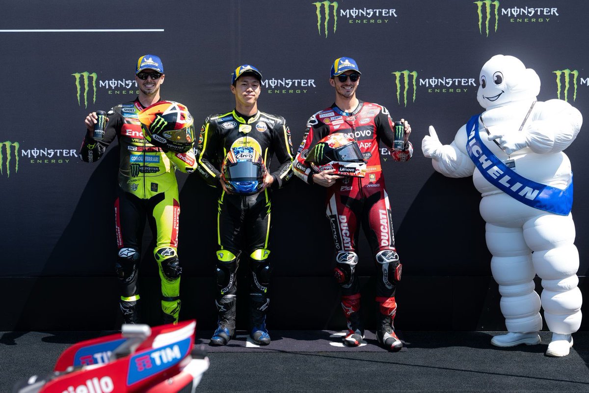 araihelmetjapan's tweet photo. MotoGP第9戦チェコGP、#小椋藍 選手がスプリントで2位表彰台獲得！
オープニングラップで2番手につけると、そのまま安定したレース運びでチェッカー。
本人も決勝へ向けた修正点はしっかり確認済み。さあ、駒は揃った。次に狙うのは表彰台の頂点。歴史を塗り替える瞬間へ――決勝に期待！ https://t.co/fHooZ1T1Lw