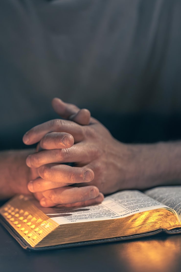 dmcross62's tweet photo. So many devastated by the Bedford train crash, not least the family of the train driver who died. I just want to speak the name of Jesus over all those affected; to speak His power, His truth, His grace, His healing, His comfort, His mercy, His love. https://t.co/2P8azy9fbp