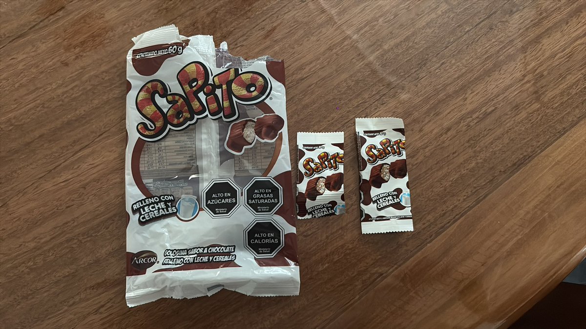 alexandragslp's tweet photo. @arcor compré en el Líder esos Sapito y adentro vienen envases vacíos y sellados 😭😭😭😭 que estafa 😞 https://t.co/IMNicDbiad