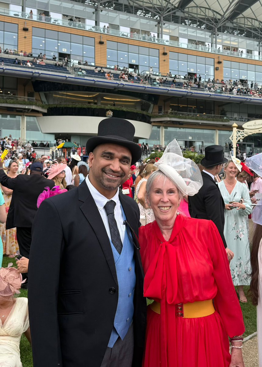 RacingFashion's tweet photo. #tomatored was the colour for #royalascot @Ascot this year
Here is our #fashioneditor @stylewithgrace wearing @LeblonLondon red dress with #elenashvabmillinery hat
#fashiondesigner @OmarMansoor looking #dapper in #tophat & #morningdress
#racingfashion #RockItForRacing https://t.co/WZQgMzcgOb