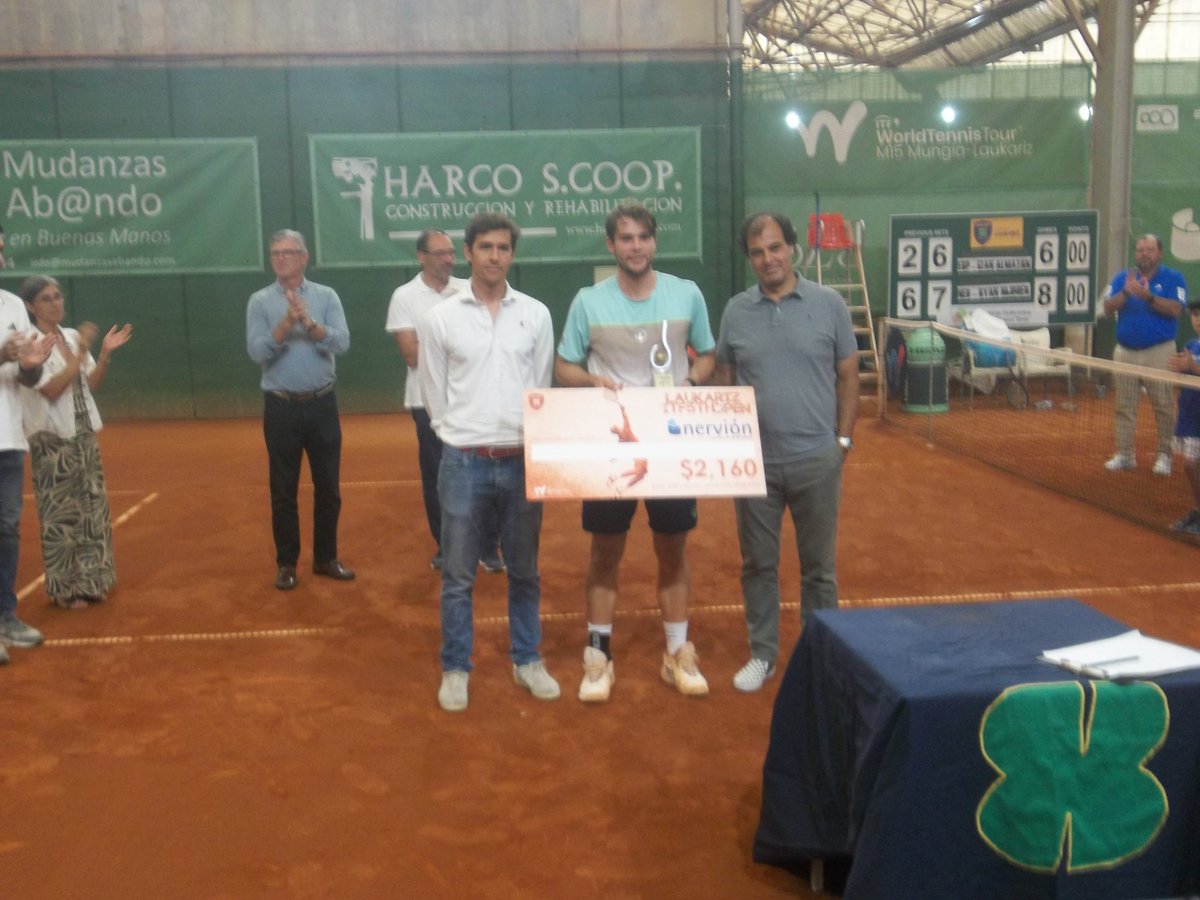 ITFLaukariz's tweet photo. La potencia del neerlandés Nijboer, que ha vencido en la final a Almazán, se ha llevado todo por delante en el Open Laukariz y ya tiene su póker de títulos ITF #CCLaukariz #Mungia #Bizkaia #BasqueCountry #ITFWorldTennisTour https://t.co/gZbJXkHcLh