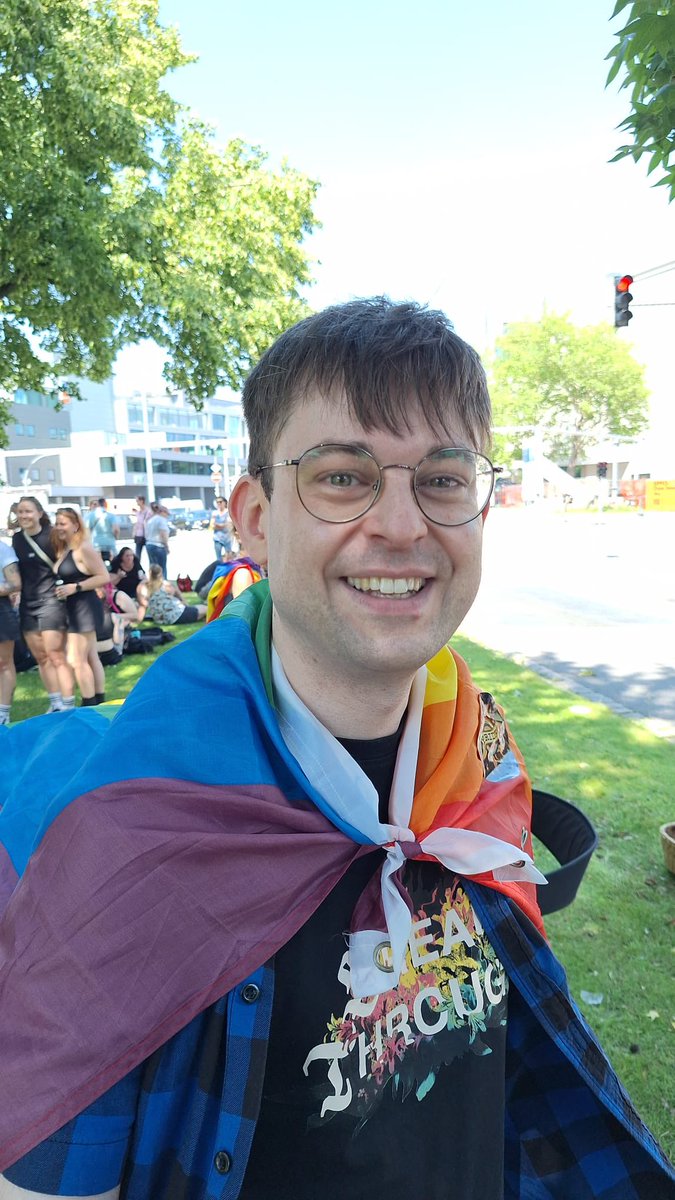 Retired_Twink's tweet photo. Auf dem #CSDNordwest #CSDOldenburg mit dem wunderbaren @AkiraWoodpecker 🏳️‍🌈 https://t.co/b0to0CIz8z
