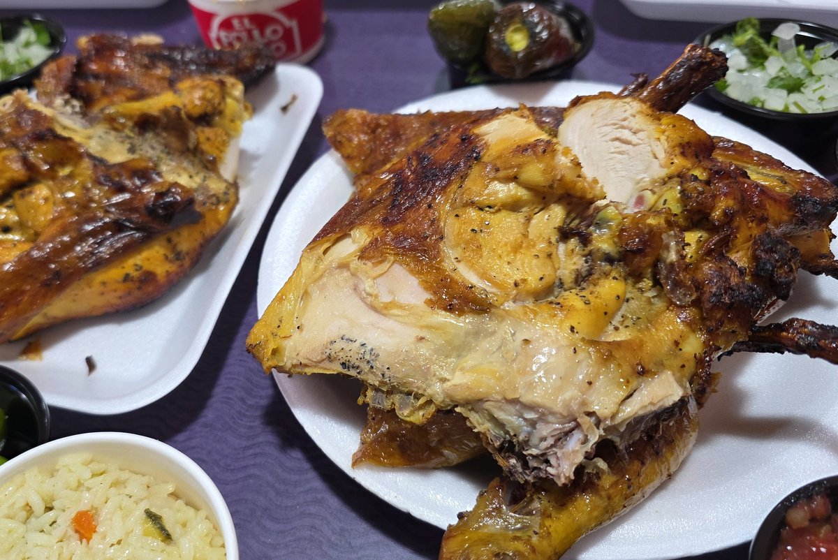 EnjoySoccer11's tweet photo. #ElPolloLoco でランチ
#鹿サポW杯遠征
#鹿サポメキシコ遠征
#FIFAワールドカップ
#FIFAWorldCup https://t.co/YB6lGIJpGh