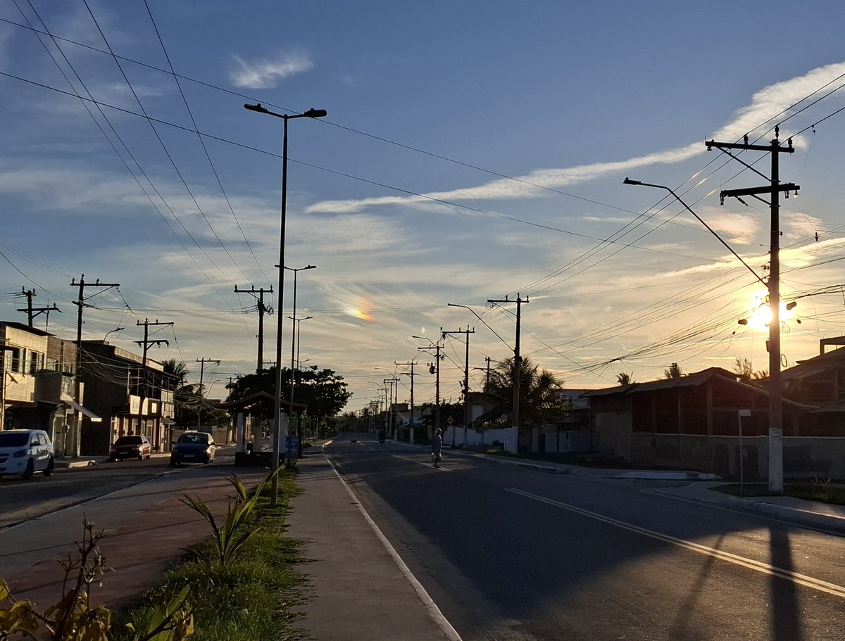 Abeemel's tweet photo. É força que o mundo não mede.
É o abraço que tudo acalenta.
É a mão que nunca nos cede. 
Mais que sangue ou sobrenome.
É exemplo, abrigo e lição.
O homem que molda outro homem,guardado no meu coração.🌅💜 https://t.co/ryvNAiIPv4